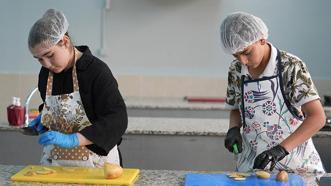 Erzurum'un unutulan lezzetlerini yeniden döndürmek için harekete geçtiler! Bu liseye yetenek sınavıyla giriliyor: Geleceğin şefleriyle dünya sahnesine taşınacak