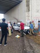 Bursa'da otomobil köprü altındaki beton duvara çarptı: 3 ölü 2 yaralı / Ek Fotoğraflar