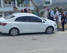 Taziyeye giderken otomobilin çarptığı kadın öldü