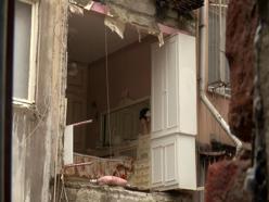 Şişli'de deprem korkusu: Bir binanın duvarı çökünce mahalleli paniğe kapıldı