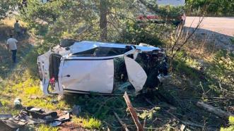 Kastamonu'da otomobil şarampole yuvarlandı 5 kişi yaralandı