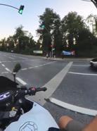 Sarıyer’de yolun karşısına geçmeye çalışan kadına aracın çarptığı anlar kamerada