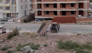 Arsaya döktüğü atıklar kendisine temizlettirilip para cezası uygulandı