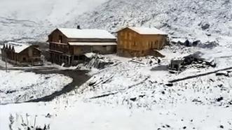 Eylül ayında kar sürprizi! Rize’de yayla kışa teslim oldu
