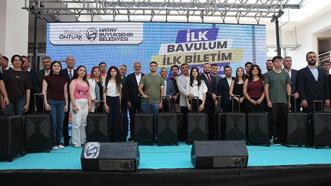 Hatay'da üniversiteyi kazanan gençlere anlamlı destek: Öğrencilerin bilet parası belediyeden!
