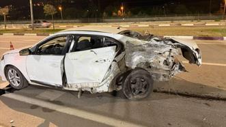 Karşı şeride geçerek başka bir otomobille çarpıştı