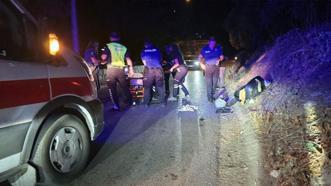 Motosiklet aydınlatma direğine çarptı iki kişi ağır yaralandı