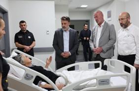 Başkan Vekili Biba, otobüs kazasında yaralananları ziyaret etti