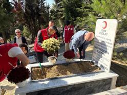 Karabük'te Türk Kızılay, merhum hayırseverin kabrini yaptırdı