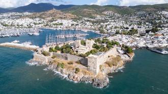 Gece ve gündüz farklı güzellikte olan Bodrum Kalesi, dronla görüntülendi