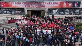 Beşiktaş Kaymakamlığı ve Beşiktaş Kulübü Cumhuriyet yürüyüşü düzenledi!