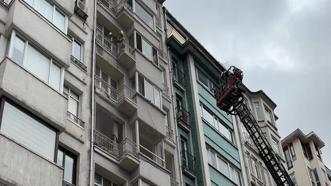 Şişli'de korkutan yangın! 8 katlı binadaki dumanları gören sokağa döküldü