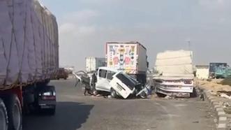 Mısır'da minibüs ile TIR'ın çarpışması sonucu 10 kişi hayatını kaybetti