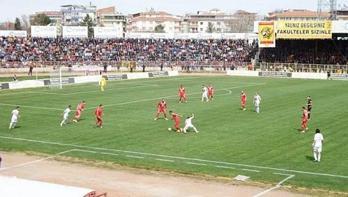 Pendikspor'un otobüsü taşlandı