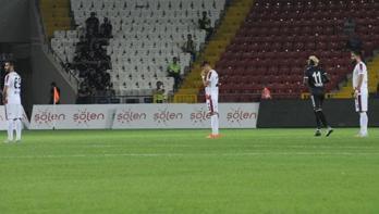 Büyük protesto topa dokunmadılar!