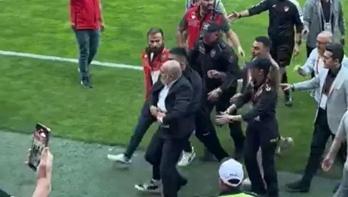 Süper Lig maçında olay Kayserispor Başkanı Ali Çamlı sahaya indi