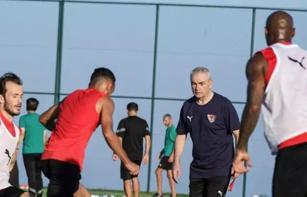 Rıza Çalımbay antrenmana yeni bakış açısı getirdi Kaleciler forvete geçti...