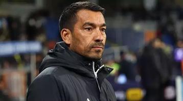 Beşiktaş'ta van Bronckhorst neşteri vurdu! 4 futbolcunun bileti kesildi