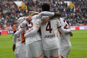 Galatasaray rekorlara doymuyor Zirvede puan farkı açıldı