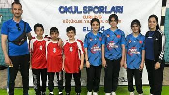 Erzincan’da büyük başarı! Ortaokul takımı Türkiye finallerine çıktı