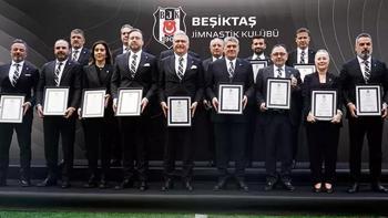 Beşiktaş'ta Serdal Adalı mazbatasını aldı