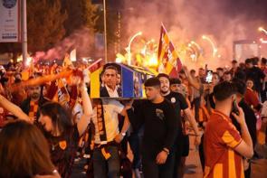 Edirnede ilginç kutlama: Bir tabut bir tekneyi coşkuya ortak ettiler