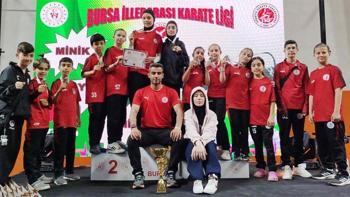 Körfezli karateciler Bursa'dan 9 madalya ile döndü
