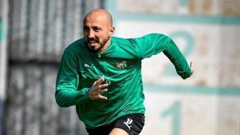 Aliağa FK, 37 yaşındaki futbolcu Ahmet İlhan Özek’le ilgileniyor.