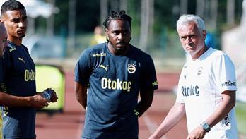 Fenerbahçeli futbolcu Osayi-Samuel, saatini çaldırdı! Soluğu karakolda aldı