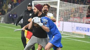 Göztepe - Altay maçında kaleciyi yaralayan şahıs savunma yaptı: Korner direğinin parasını ödedim!