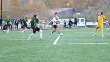 Yüksekova Spor Kadın Futbol Takımı, Ünye Kadın Spor'u karşısında 3 puanı 2 golle aldı