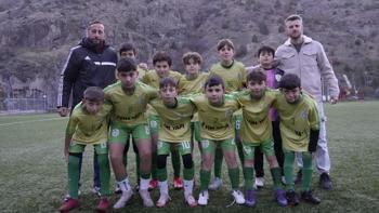 Hem kulüp başkanı hem altyapı antrenörü hem de A takımın kalecisi