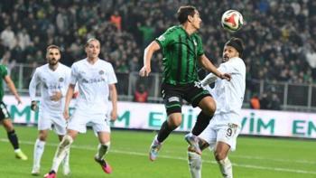 Manisa Futbol Kulübü deplasmanda Sakaryaspor'u 2 golle geçti
