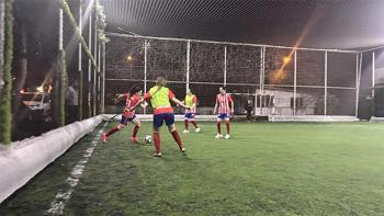 Bergamada çocuklar babaya emanet edildi, anneler sahaya indi