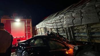 Afyonkarahisar'da tır ile otomobilin çarpıştığı kazada 2 kişi öldü, 2 kişi yaralandı