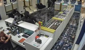 Kuyumcu hırsızdan kötü çıktı: Çalınan bilezikler herkesi şaşırttı!