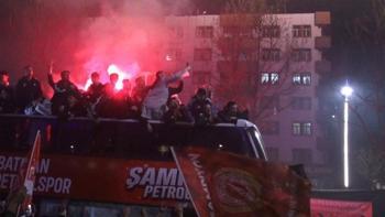 1’inci Lig’e yükselmeyi garantileyen Batman Petrolspor’a coşkulu karşılama