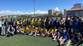 Siirt’te Liseler Arası Futbol Turnuvasının Şampiyonu Kayabağlar ÇPL oldu