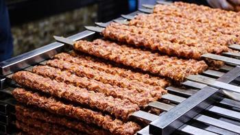 Herkes bakteriden korkuyor ama asıl tehlike etin içindeki bu canlılar: Bayramda hastanelik olmak istemiyorsanız dikkat!