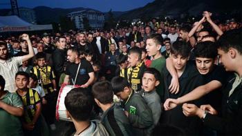 Zafer uzatmalarda geldi Bitlis Spor 3'üncü Lig'e yükseldi, taraftarlar sokağa döküldü