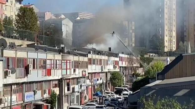 Bağcılar Matbaacılar Sitesi'nde bir iş yerinde yangın çıktı