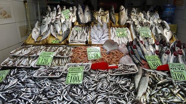 Balık fiyatları tezgahta 5 katına çıkıyor! Hem balıkçılar hem de tüketici şikayetçi