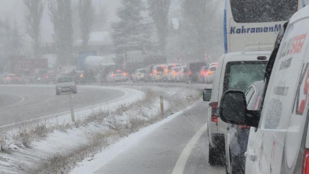 Yurtta kar ve fırtına etkisi! Yollar kapalı, okullar tatil