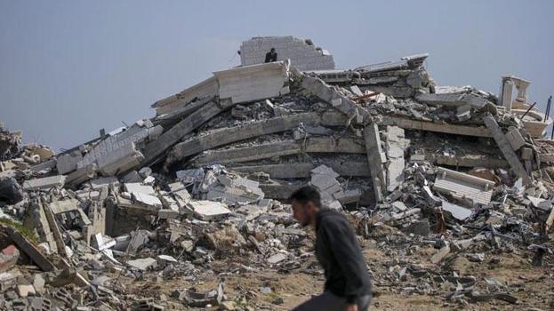 İsrail tankları yardım almaya çalışan Filistinli sivillere ateş açtı