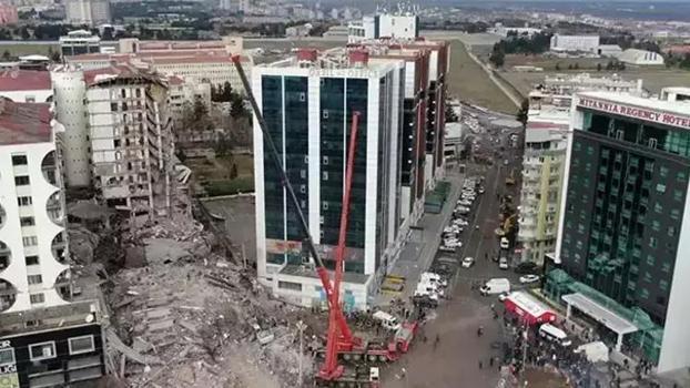 Depremde 89 kişiye mezar olan binanın müteahhitleri için son karar verildi