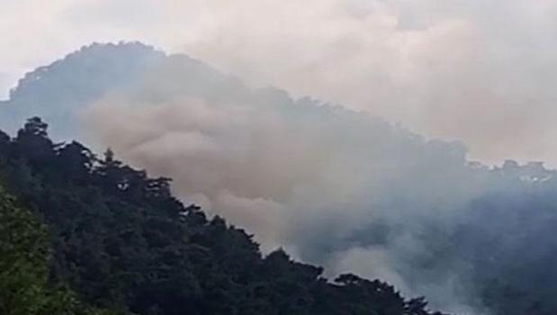 Antalya’nın Kemer ilçesinde çıkan orman yangınında mahsur kalan 4 turist kurtarıldı