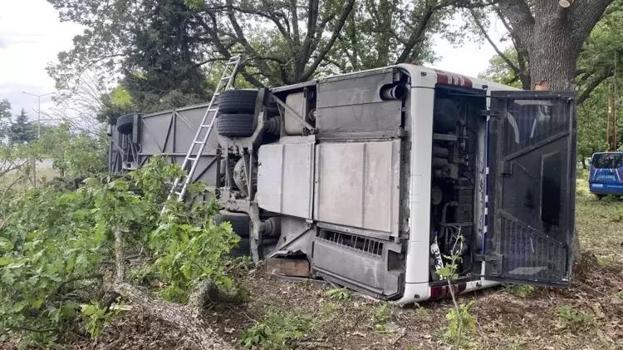 Kırklareli'nde yolcu otobüsü devrildi: 11 kişi yaralandı