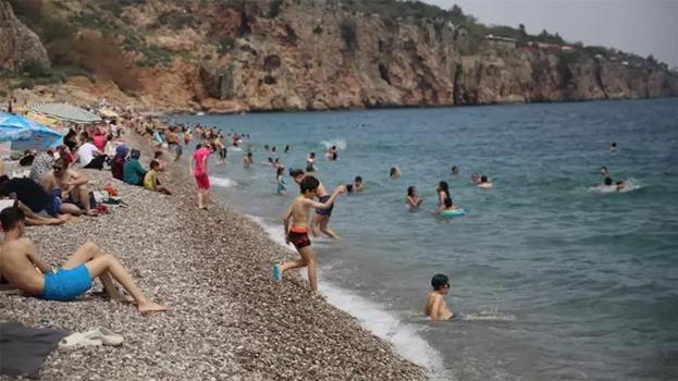 Antalya'da sahiller dolmaya başladı