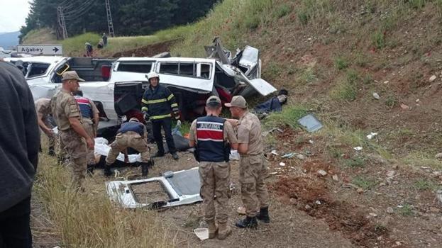 Gaziantep’te katliam gibi kaza! TIR, yolcu minibüsüne çarptı: 8 ölü