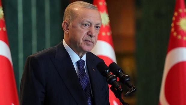 Cumhurbaşkanı Erdoğan: Yetiştirdikleri nesillerle geleceğimizi inşa eden öğretmenlerimiz başımızın tacıdır